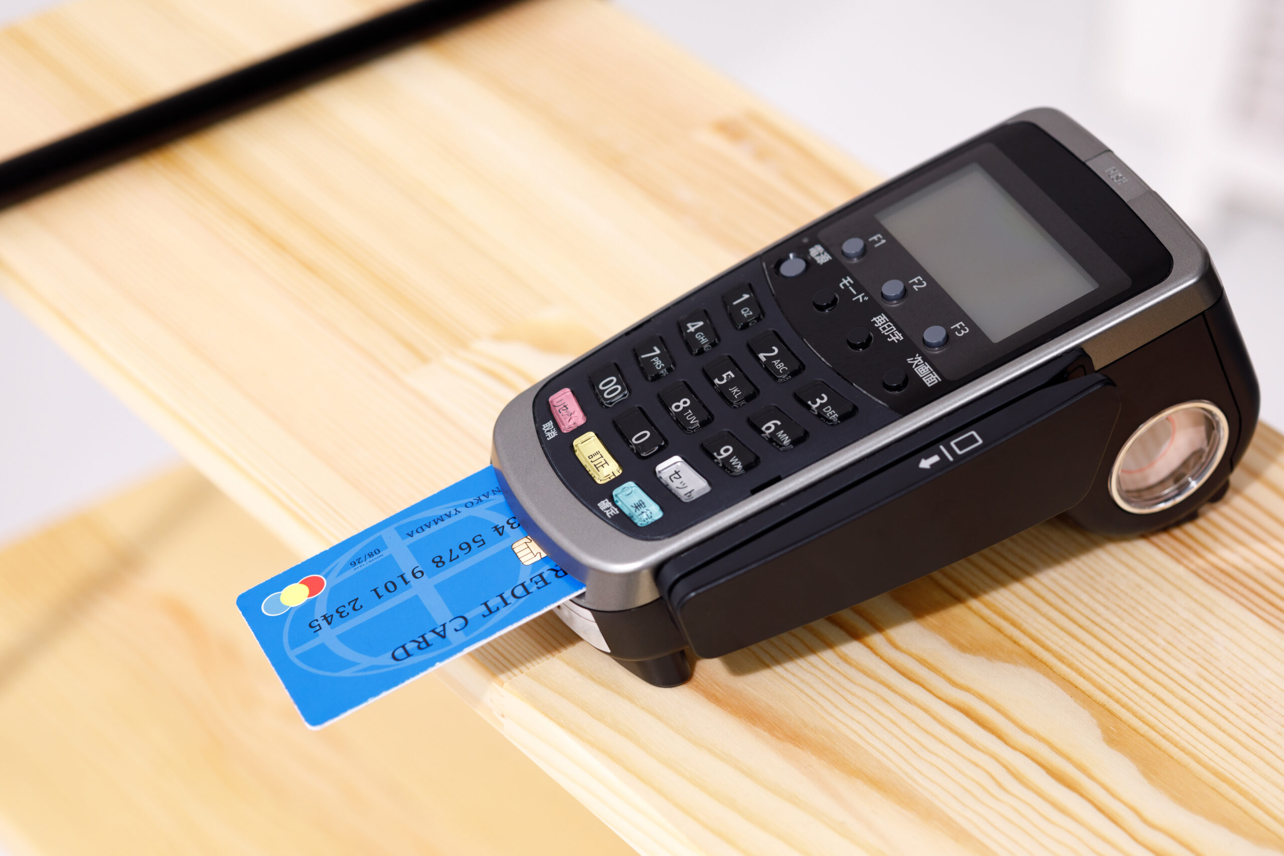 14872複数の決済手段に1台で対応するオールインワン決済端末とは